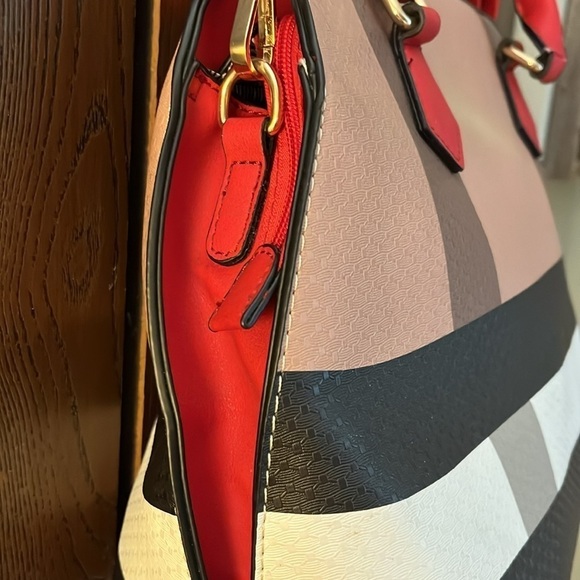 No Brand red bow purse. Black, tan, white, gray and beige design. Straps detach. - Picture 9 of 11